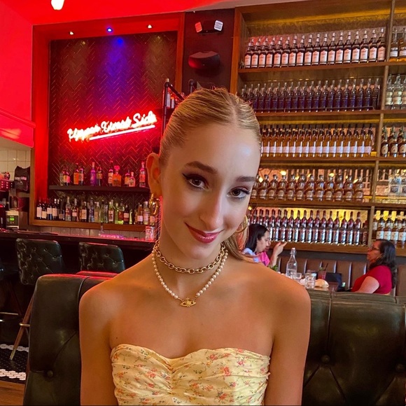 nicolelew1235